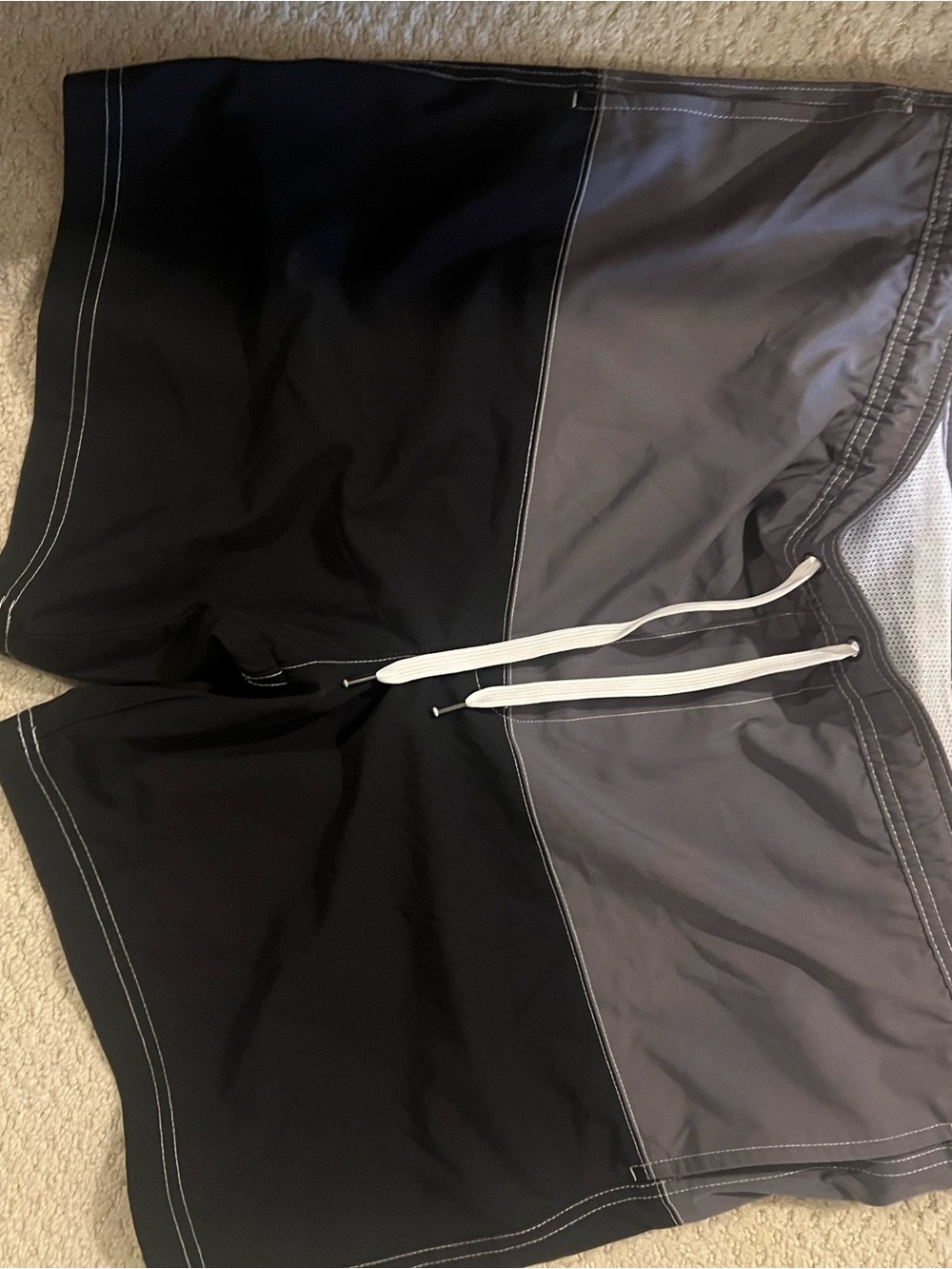 Source Unknown Black and Gray Men's Swim Trunks